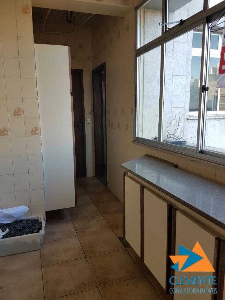 Apartamento à venda com 4 quartos, 200m² - Foto 13