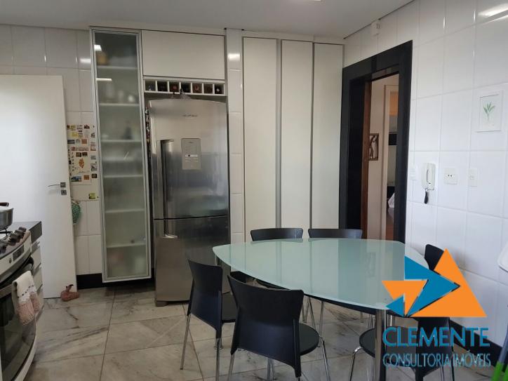 Apartamento à venda com 4 quartos, 210m² - Foto 27