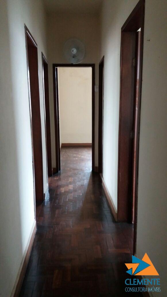 Casa à venda com 4 quartos, 150m² - Foto 2