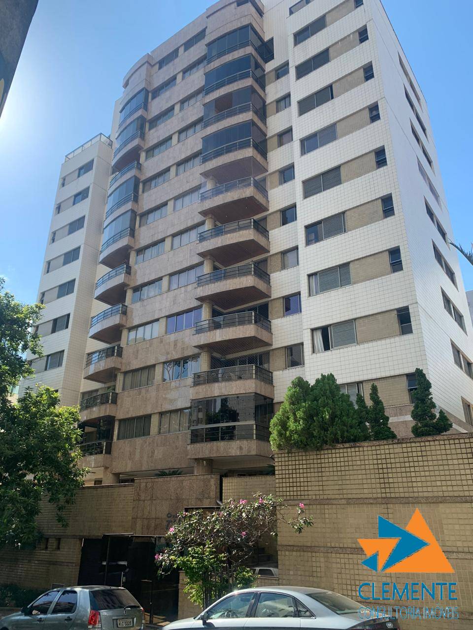 Cobertura à venda com 4 quartos, 300m² - Foto 1