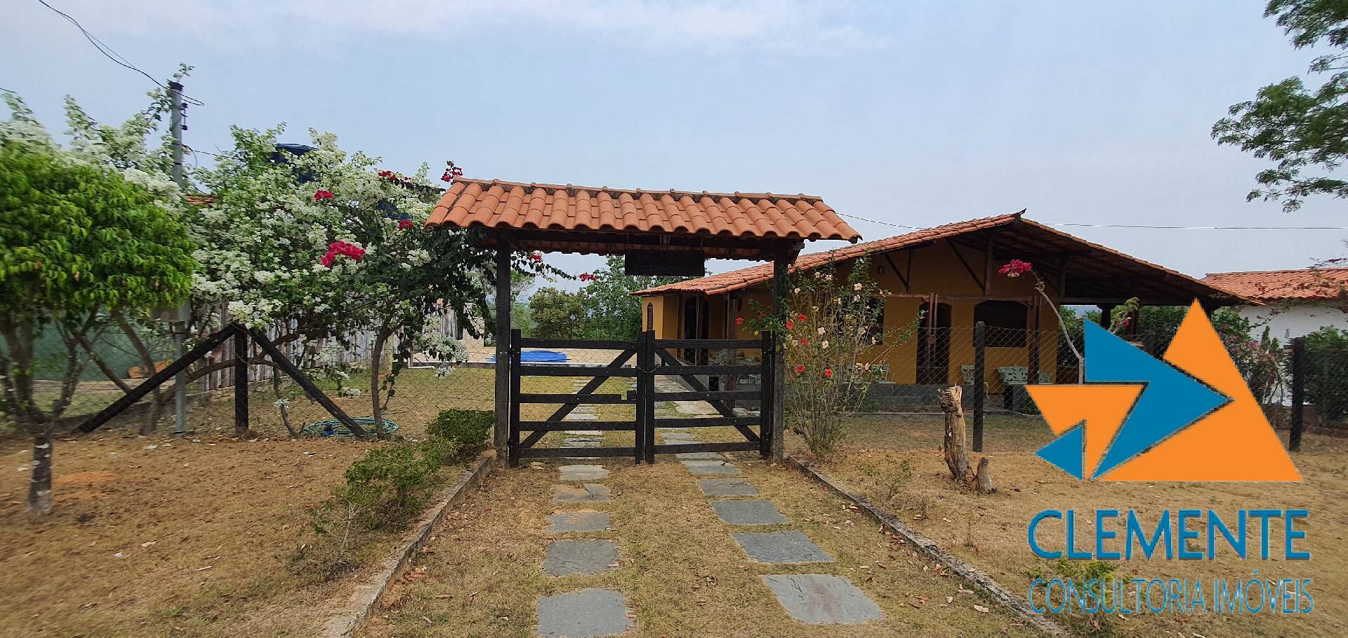 Casa de Condomínio à venda com 3 quartos, 150m² - Foto 2