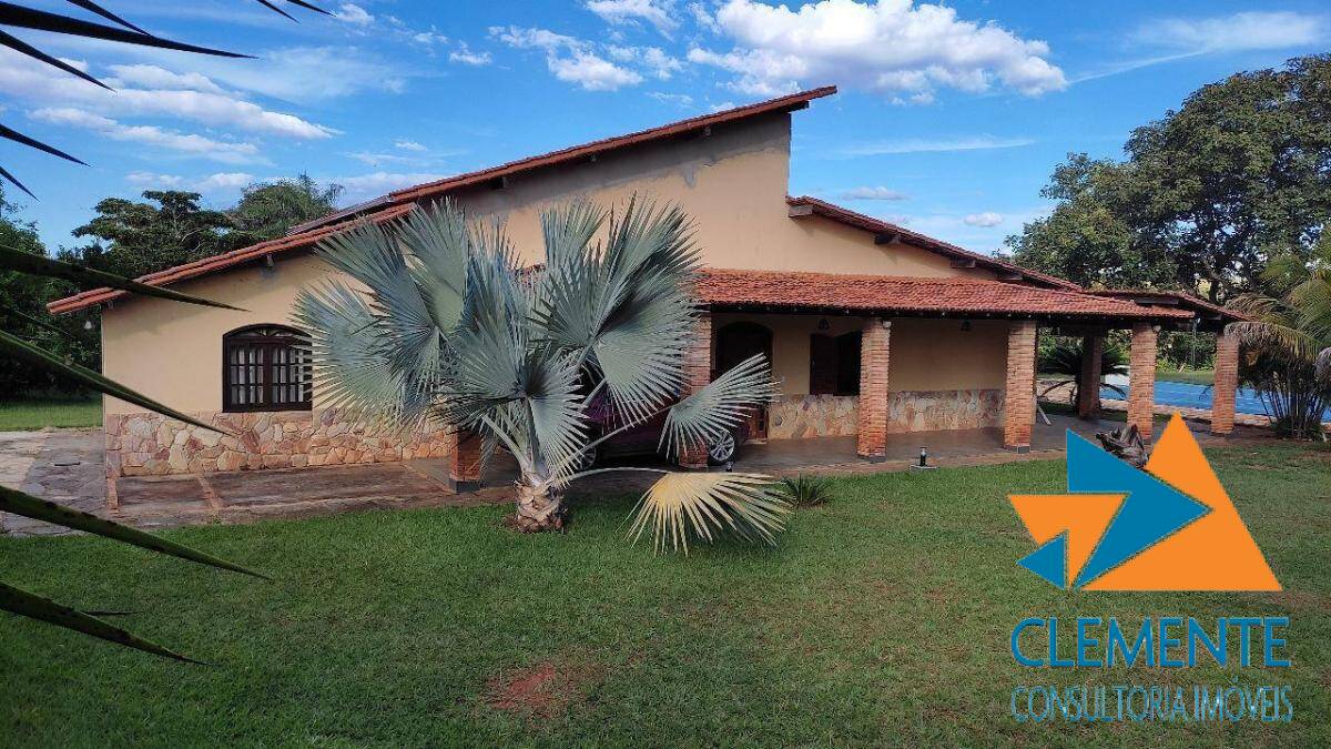 Casa de Condomínio à venda com 4 quartos, 255m² - Foto 1