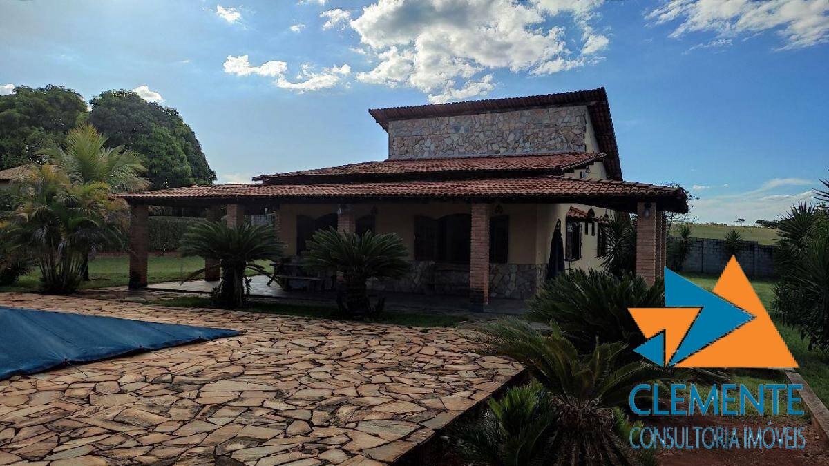 Casa de Condomínio à venda com 4 quartos, 255m² - Foto 2