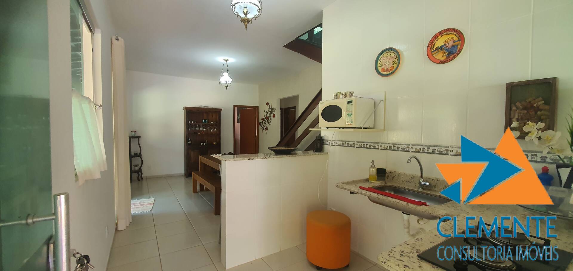 Casa de Condomínio à venda com 4 quartos, 250m² - Foto 2