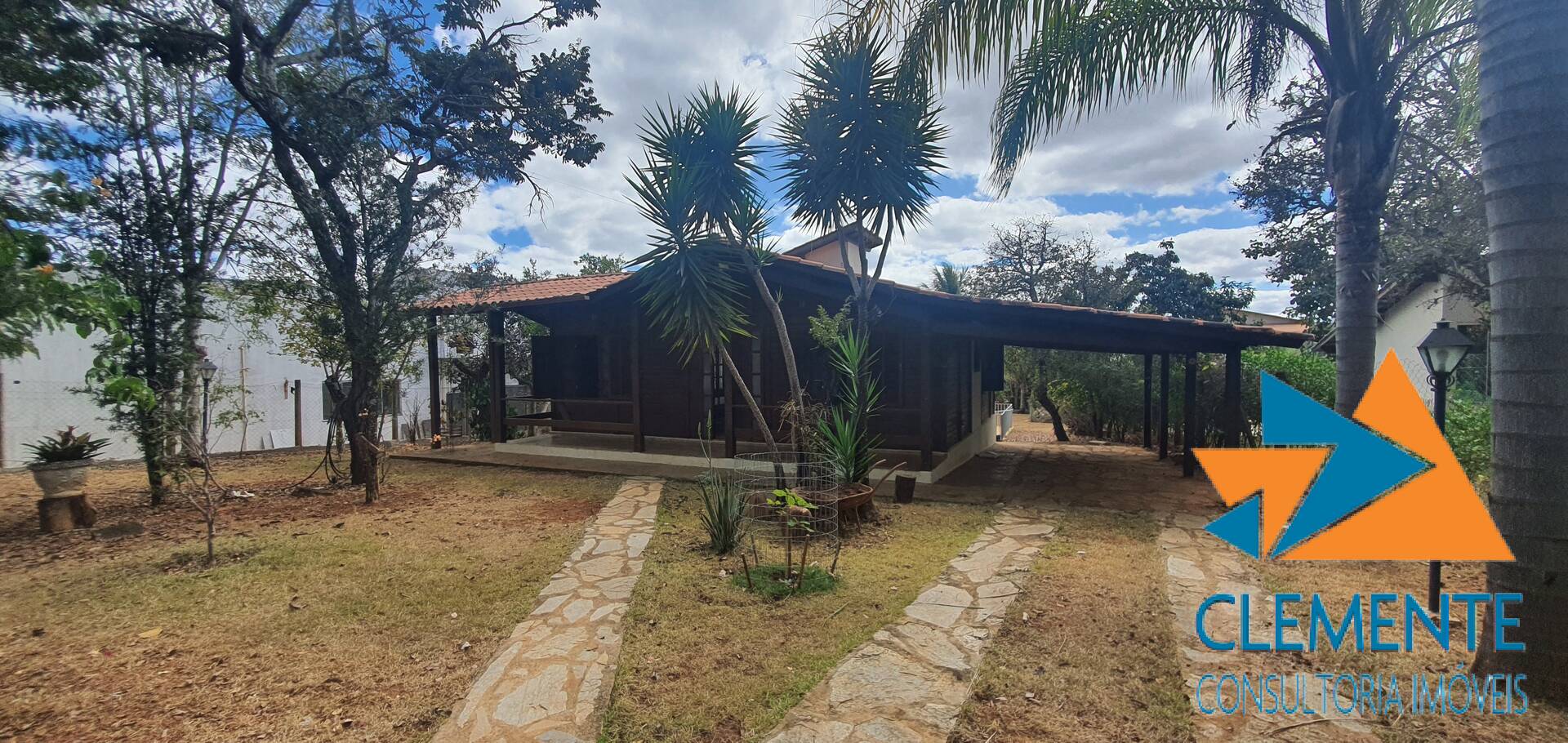 Casa de Condomínio à venda com 5 quartos, 210m² - Foto 2