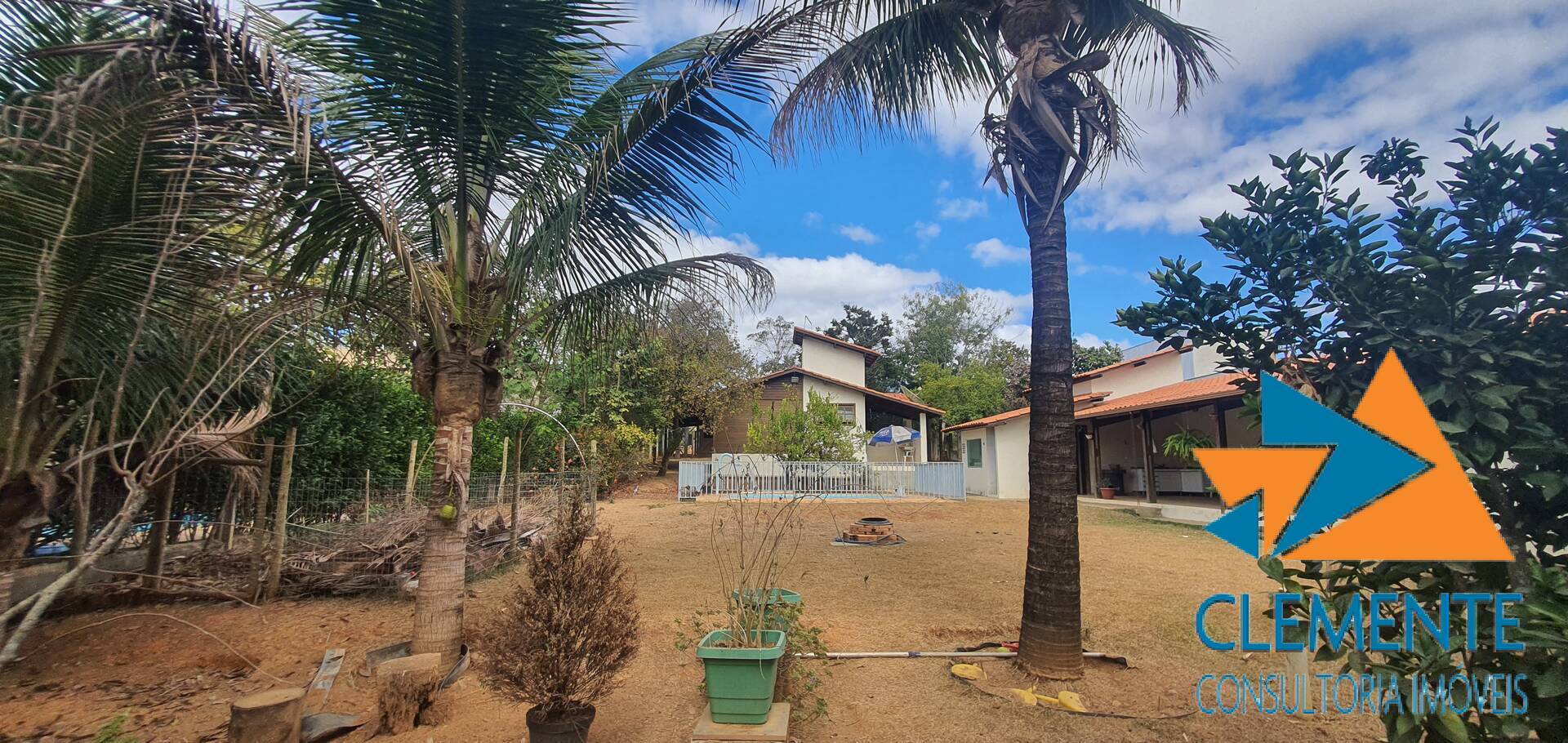 Casa de Condomínio à venda com 5 quartos, 210m² - Foto 1