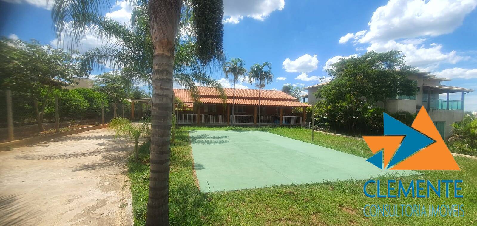 Casa de Condomínio à venda com 5 quartos, 205m² - Foto 1