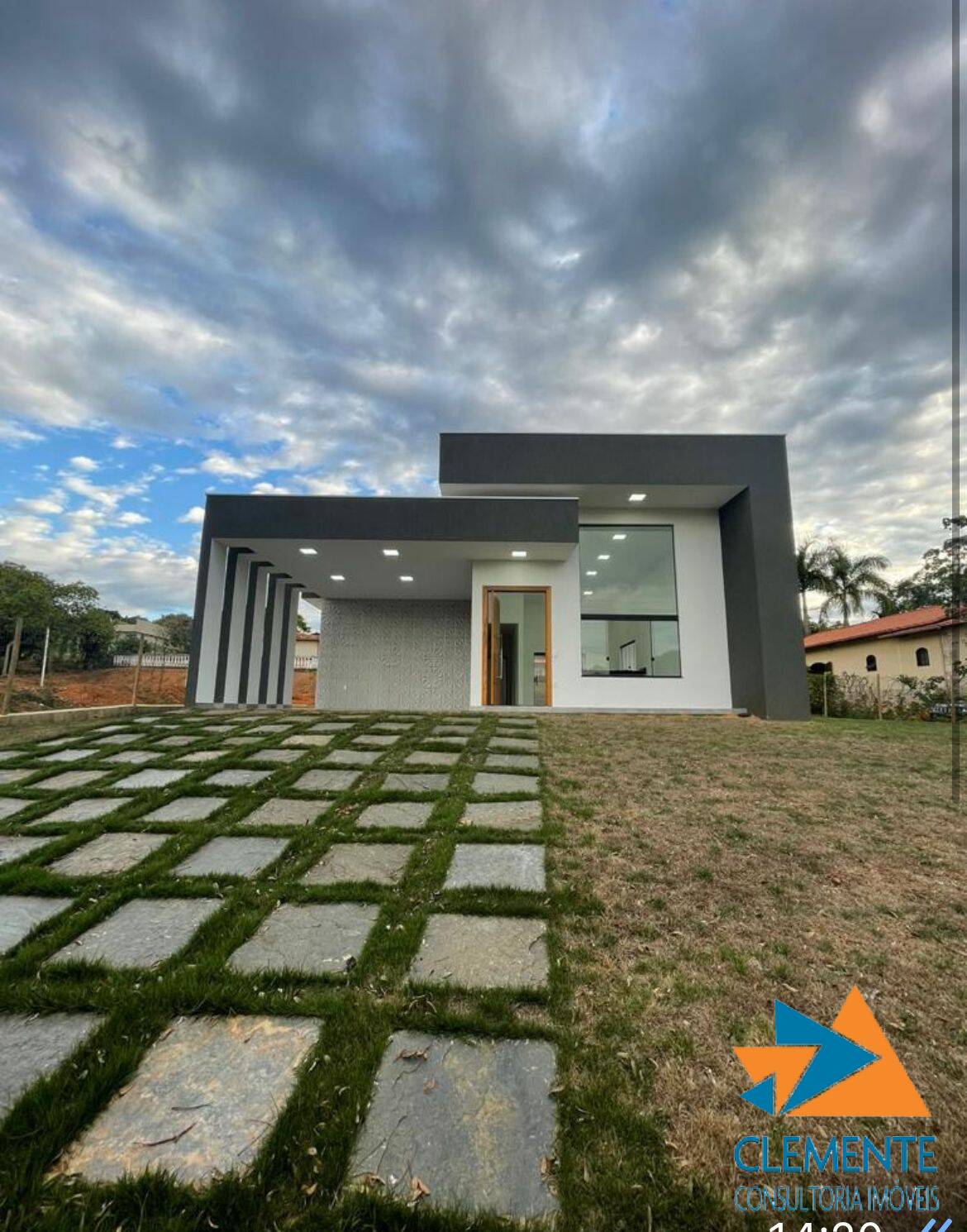 Casa de Condomínio à venda com 3 quartos, 260m² - Foto 1