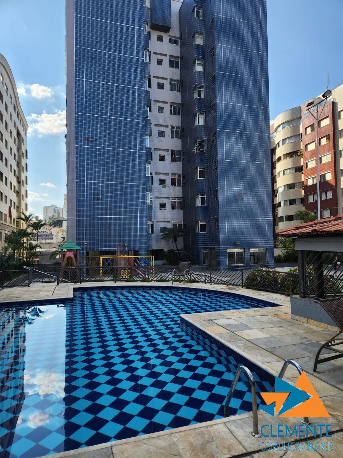 Apartamento para alugar com 4 quartos, 130m² - Foto 1