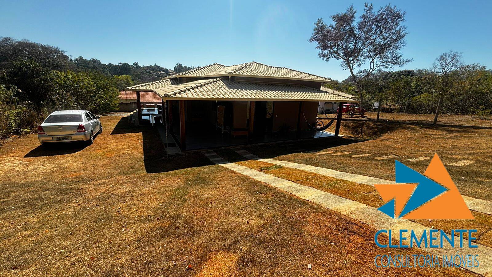 Casa de Condomínio à venda com 4 quartos, 200m² - Foto 2