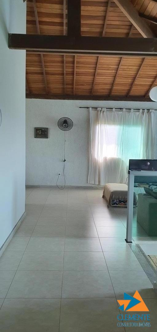 Casa de Condomínio à venda com 6 quartos, 250m² - Foto 2