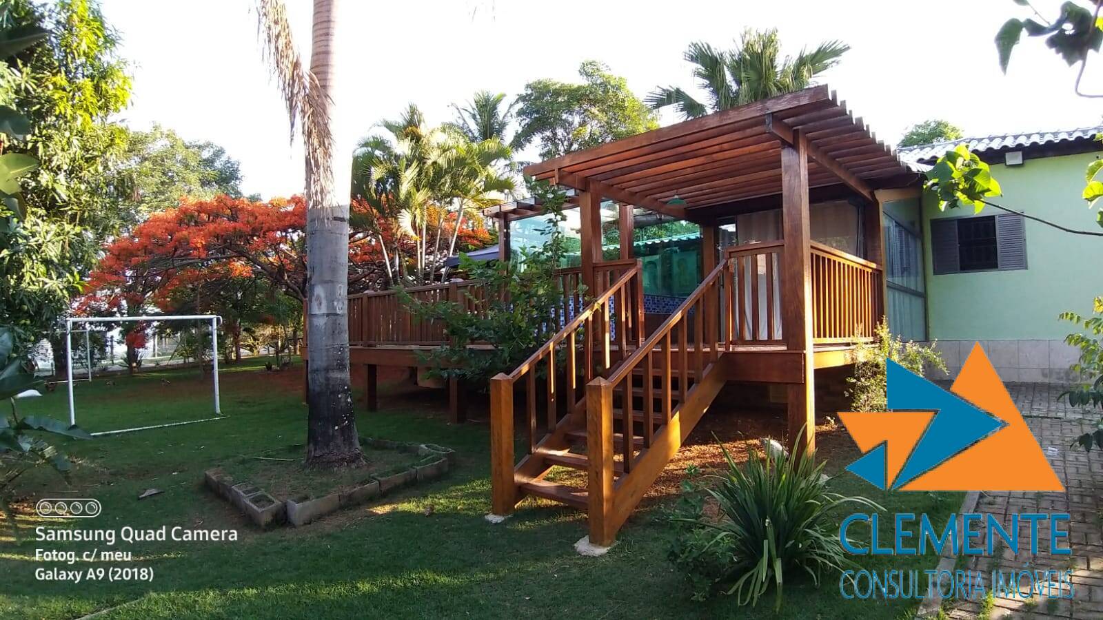 Casa de Condomínio à venda com 3 quartos, 250m² - Foto 1