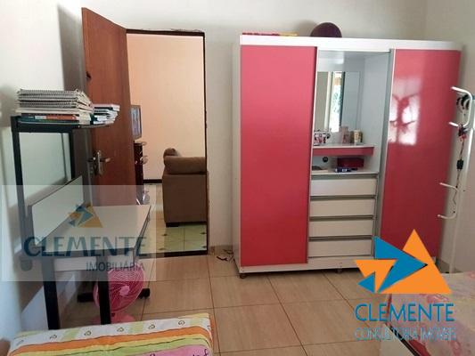 Casa de Condomínio à venda com 3 quartos, 180m² - Foto 2